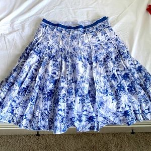 Dainty mid length skirt